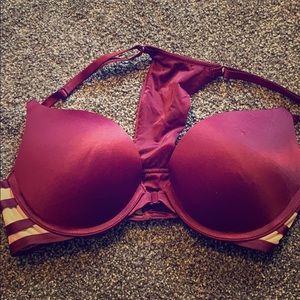 NWT. Victorias Secret bra. 34B. Smoke free home